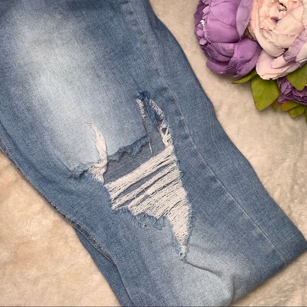 Cello High Rise Distressed Jeans Size 7 - Picture 5 of 10